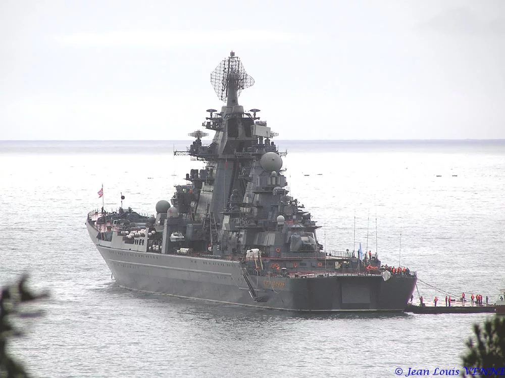 Le croiseur nucléaire russe Pierre le Grand à Toulon