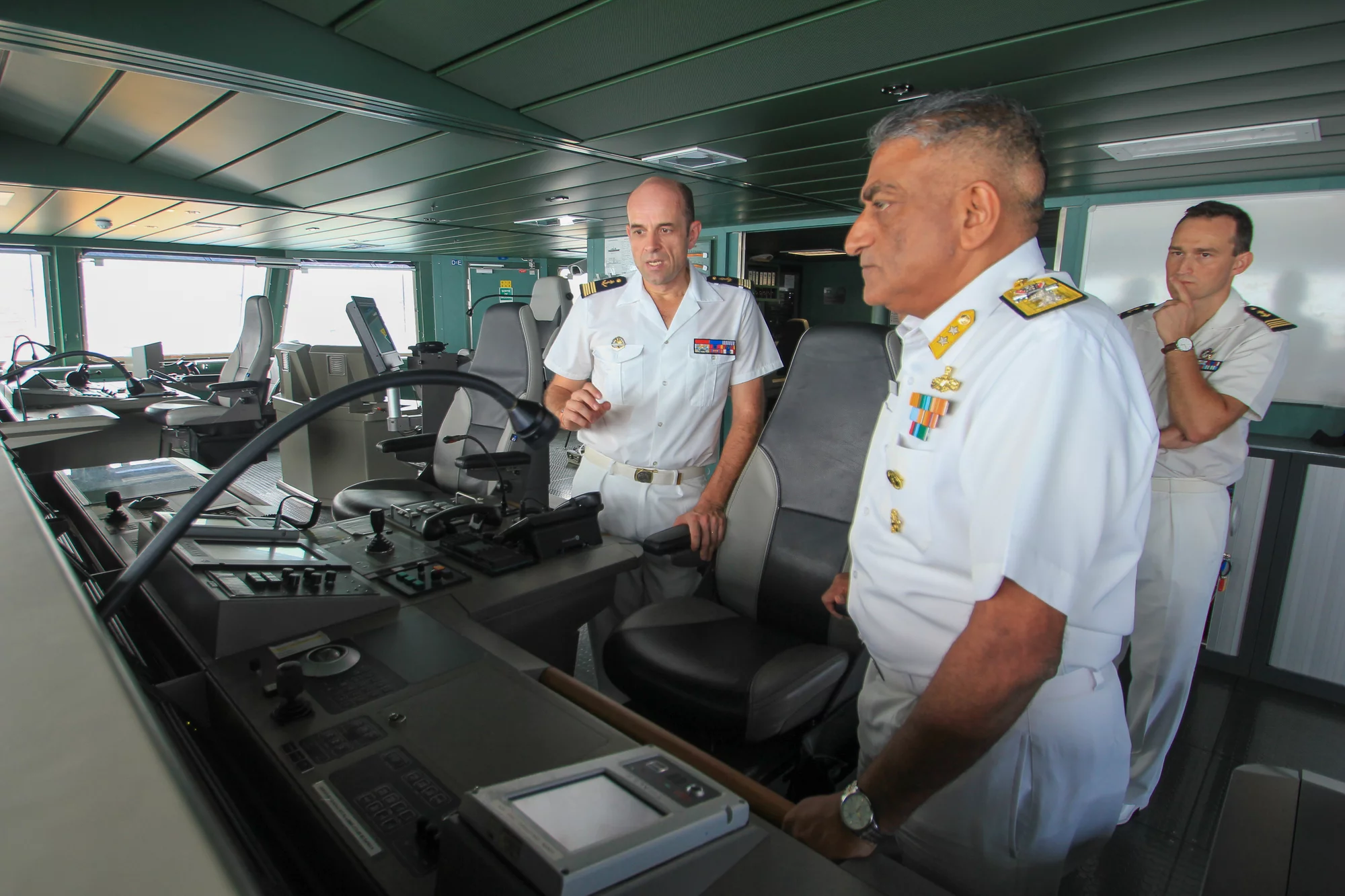 Un amiral indien visite la frégate Auvergne