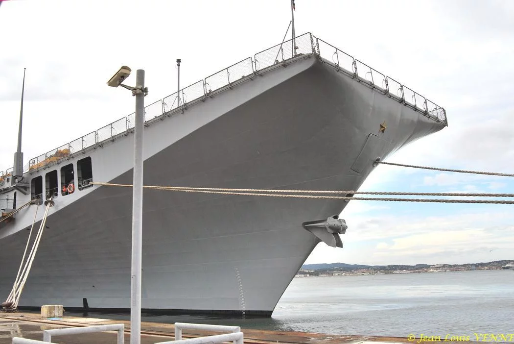 Le porte-avions Garibaldi