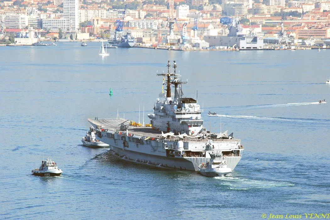 Porte-avions italien Garibaldi