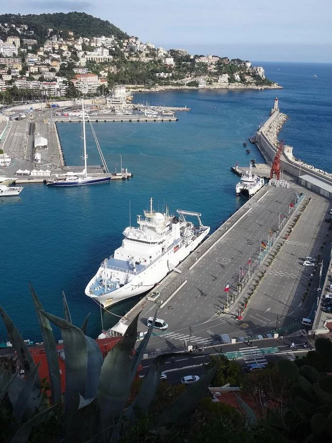Le BHO Beautemps-Beaupré dans le port de Nice