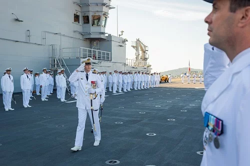 Nouveau commandant pour le porte-hélicoptères amphibie Mistral