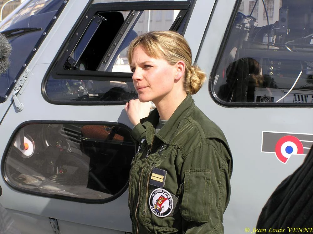 La pilote répond aux questions de la presse