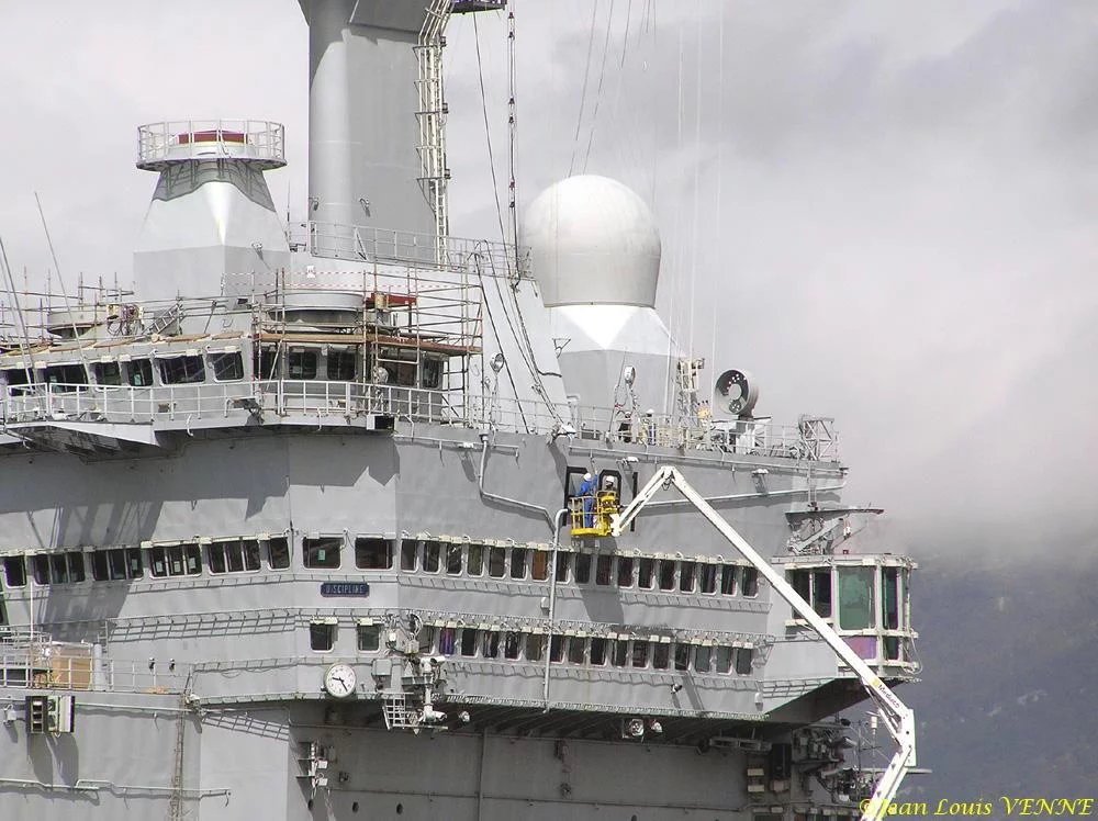 Peinture de lâ€™Ã®lot/passerelle du Charles de Gaulle