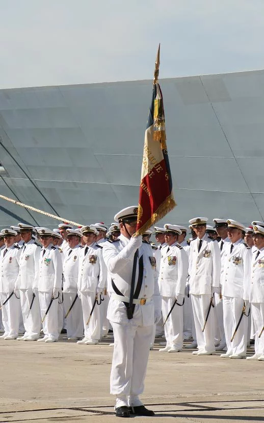 Le drapeau des canonniers-marins
