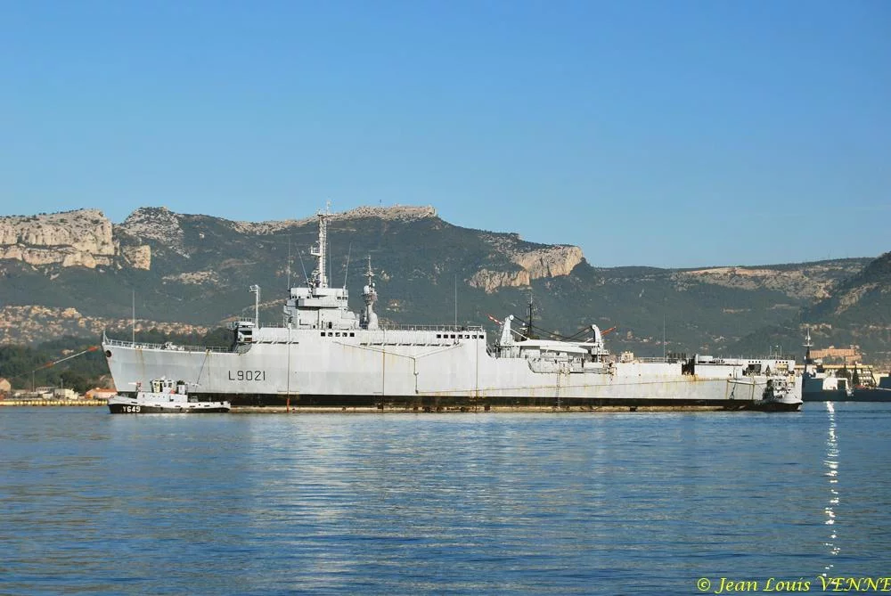 L’ex-Ouragan transféré dans le port de Bregaillon