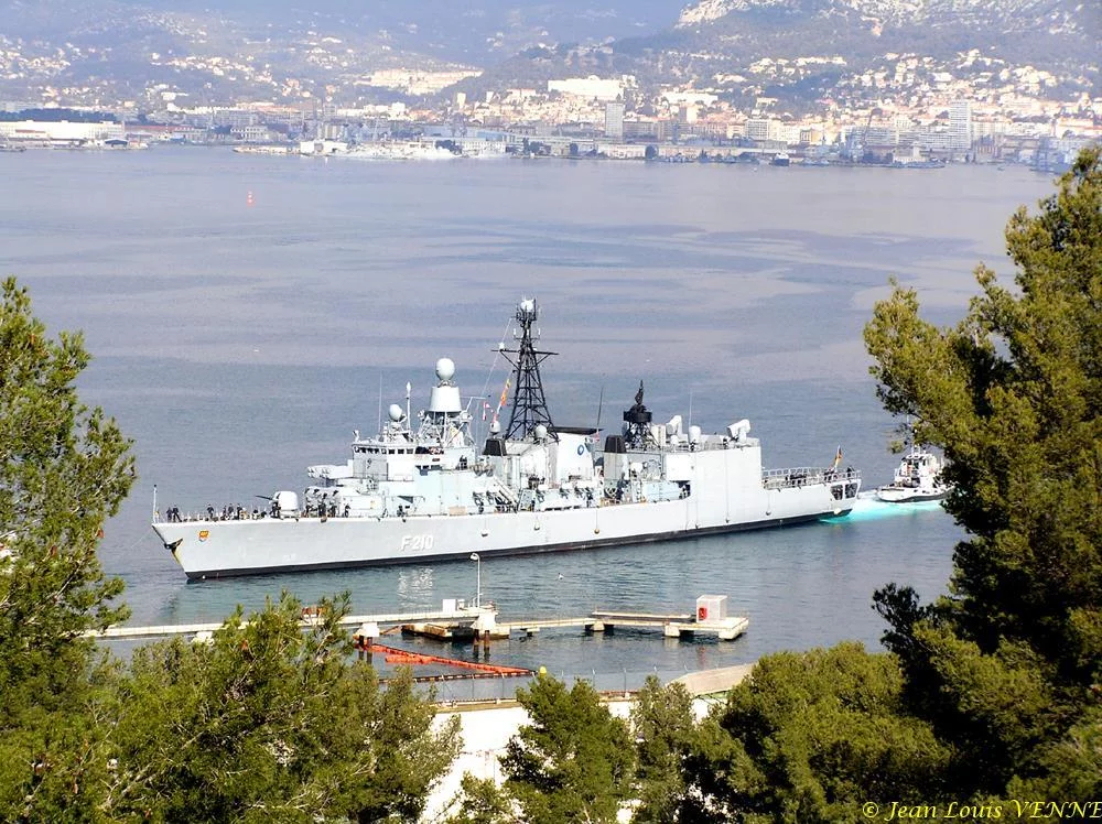 La frégate allemande Emden à Toulon