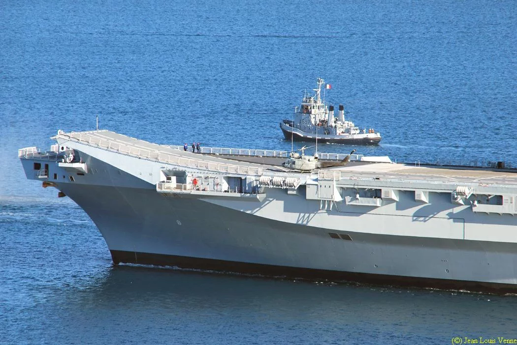 Arrivée à Toulon du porte-aéronefs italien Cavour