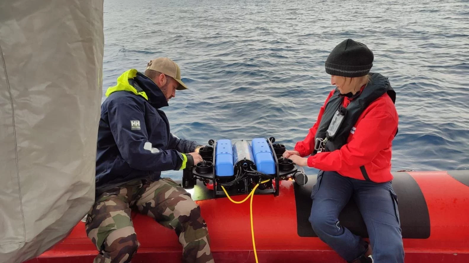 Mise à l'eau d'un drone de reconnaissance vidéo