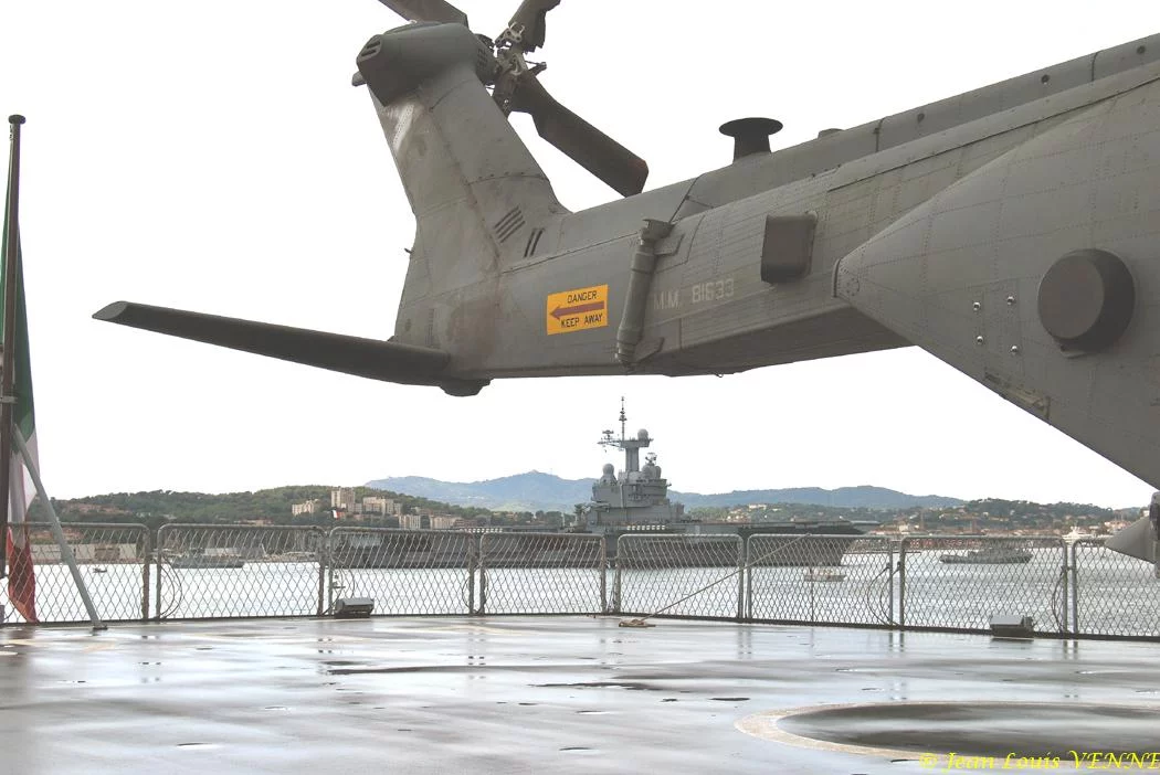 Un hélicoptère EH-101