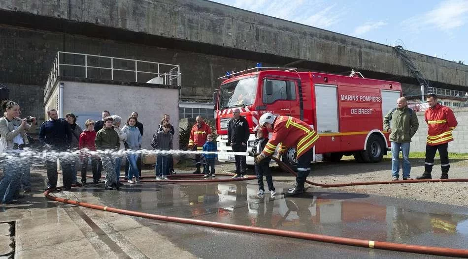 Les bâtiments école de la Marine nationale reçoivent les enfants du CHU de Brest 