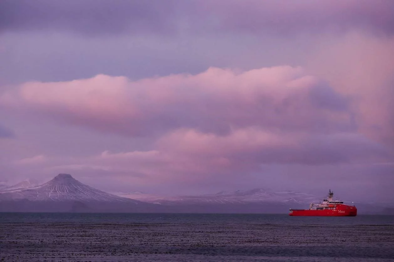 Le patrouilleur polaire l’Astrolabe au large de l’archipel Kerguelen