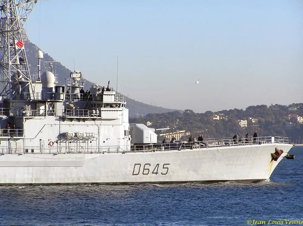 La frégate La Motte-Picquet quitte définitivement Toulon