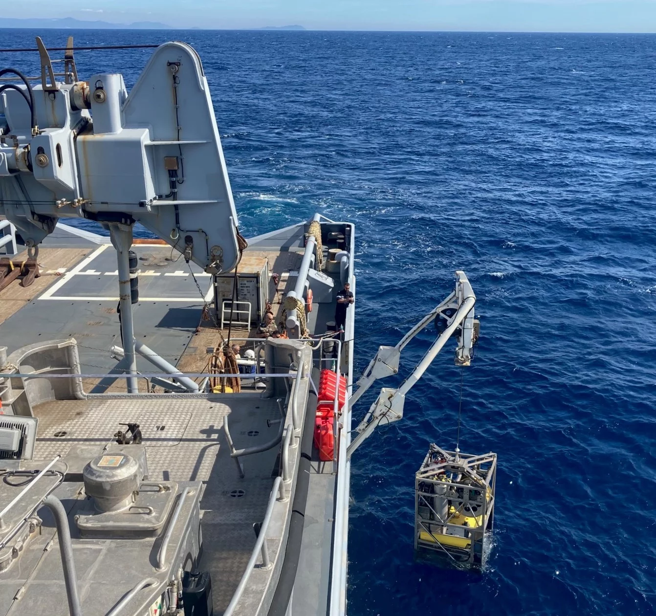 Mise à l'eau du véhicule sous-marin télécommandé Ulisse
