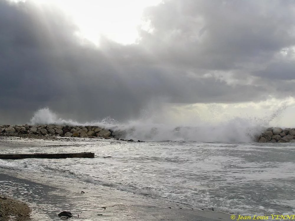 Mer agitée sur la plage de St-Elme