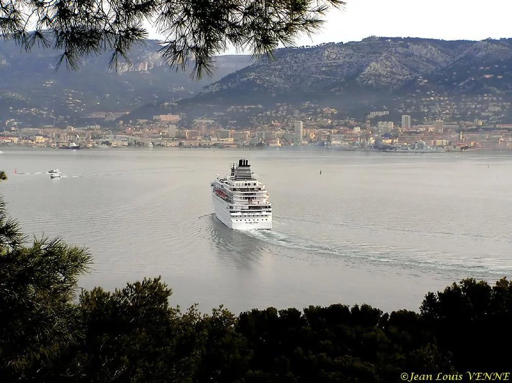 Arrivée du paquebot Island Star à Toulon