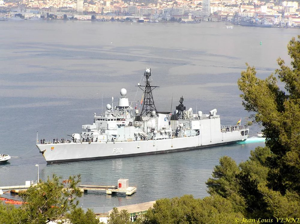 La frégate allemande Emden à Toulon