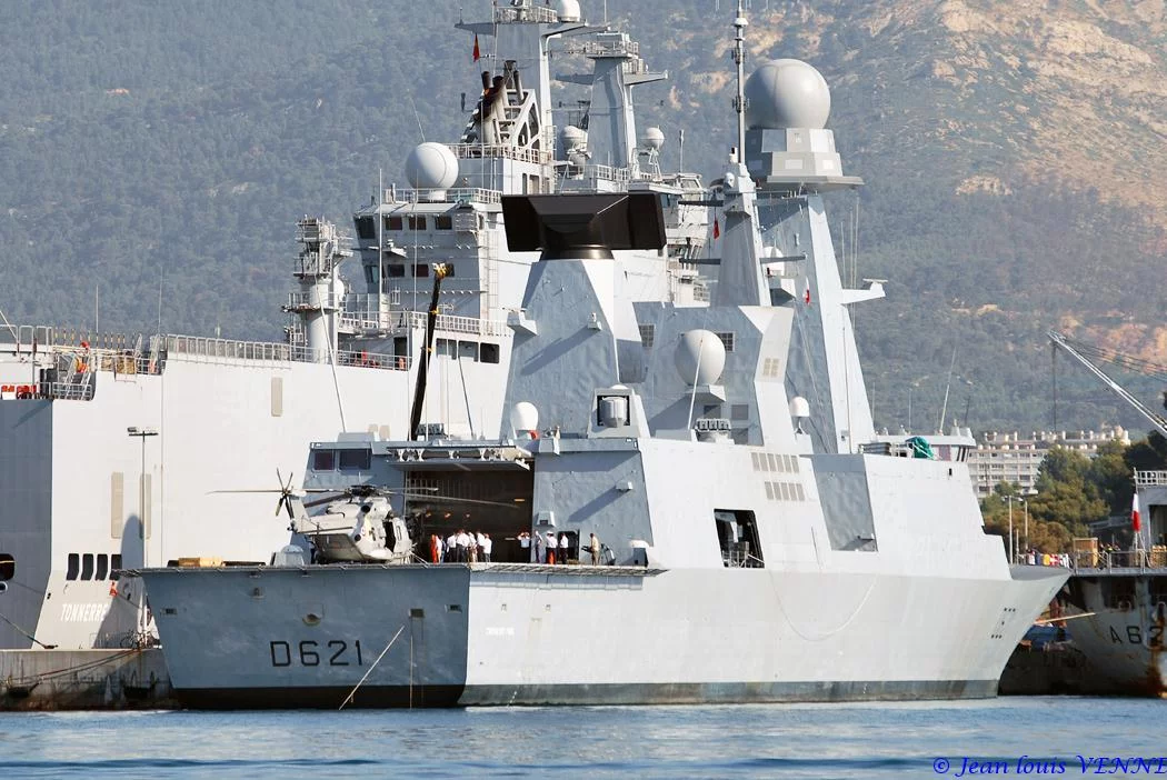 Appontage d’un NH90 sur le Chevalier-Paul