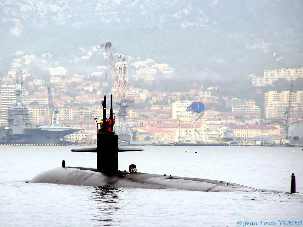 Un SNA américain arrive dans le port de Toulon