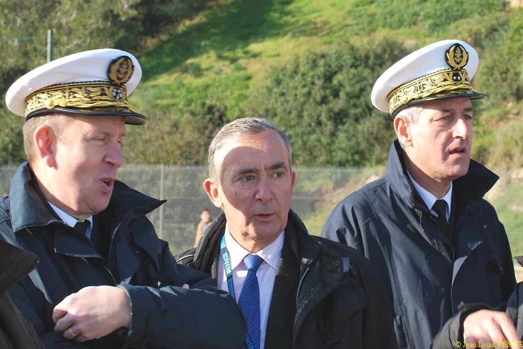 Le CEMM et les invités assistent à un plageage