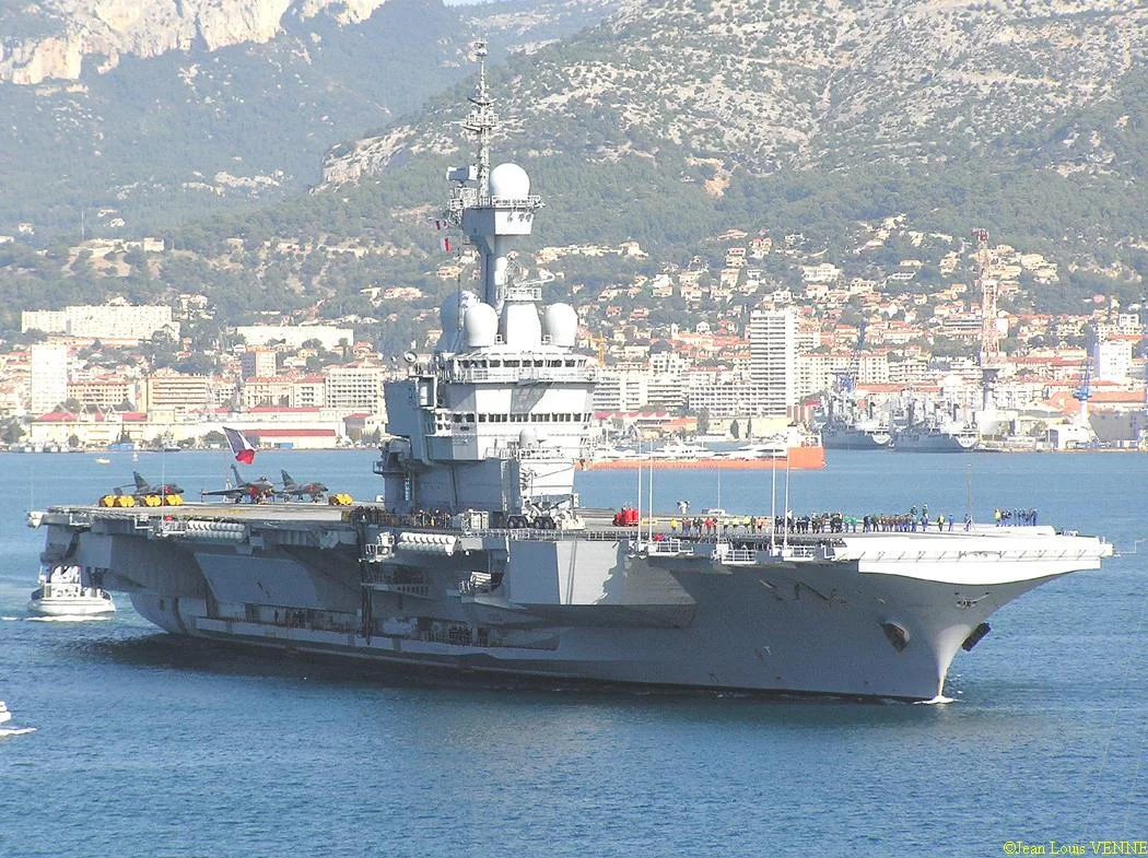 Le Charles de Gaulle prend la mer