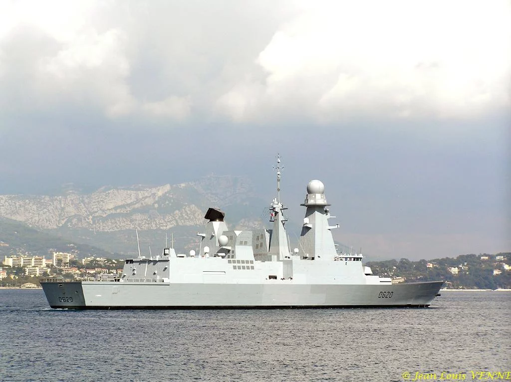 Le Forbin appareille de Toulon