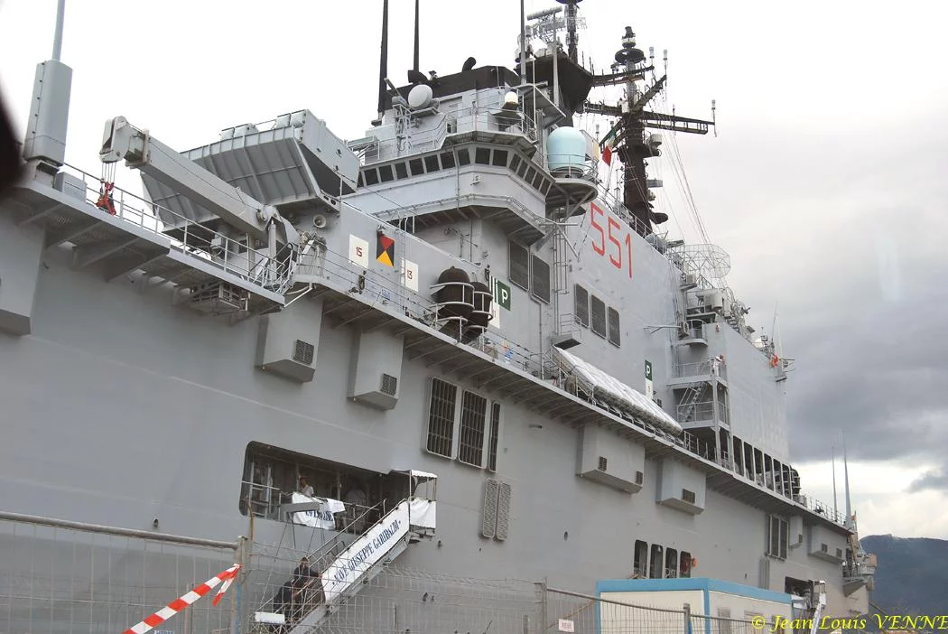 Le porte-avions Garibaldi