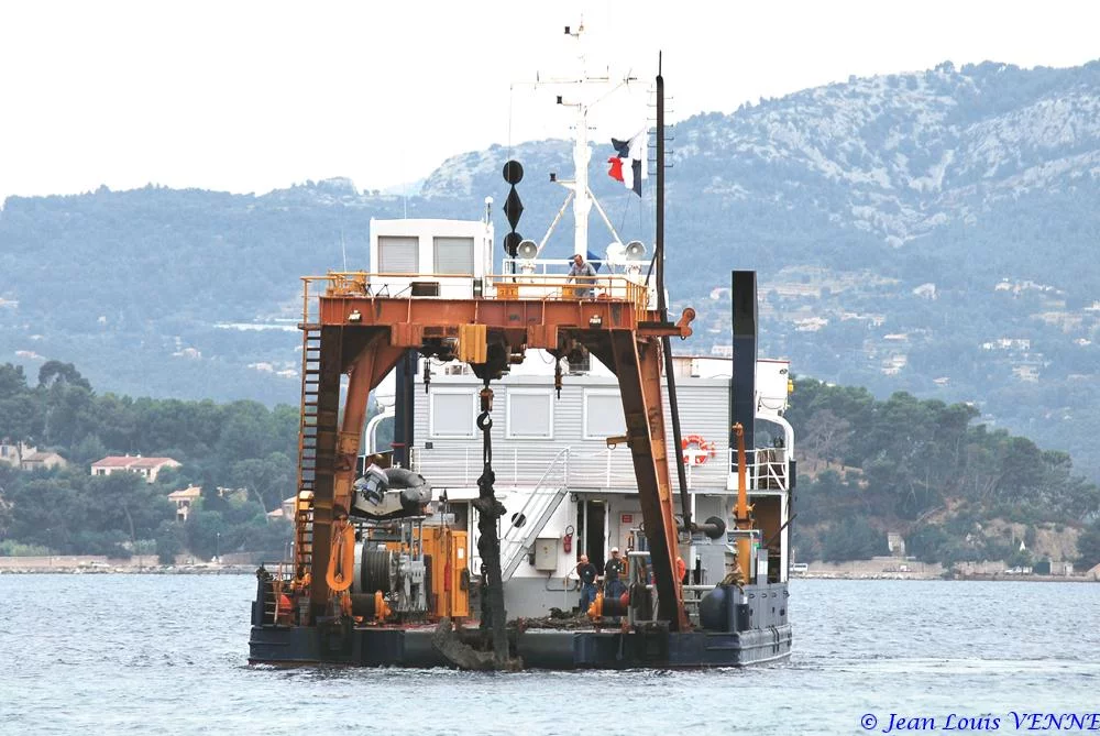Le Castor 02 relève les ancres et les chaînes de la Rance et du Cdt Rivière