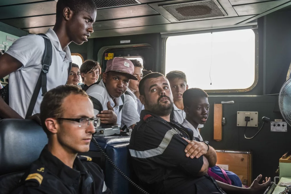 Des collégiens au cœur de l’action à bord de la frégate Germinal