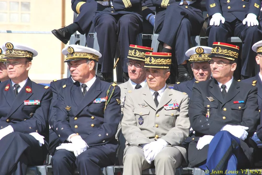 Les autorités assistant à la cérémonie