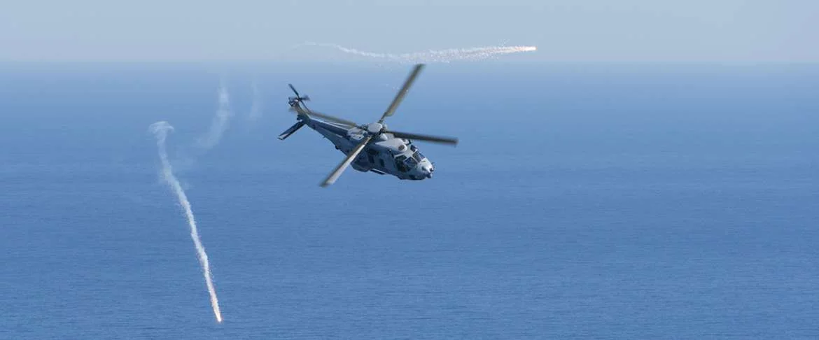 Un Caïman Marine lance des leurres