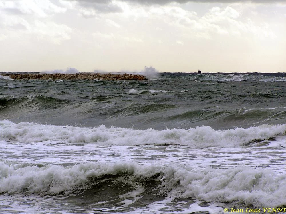 Mer agitée sur la plage de St-Elme