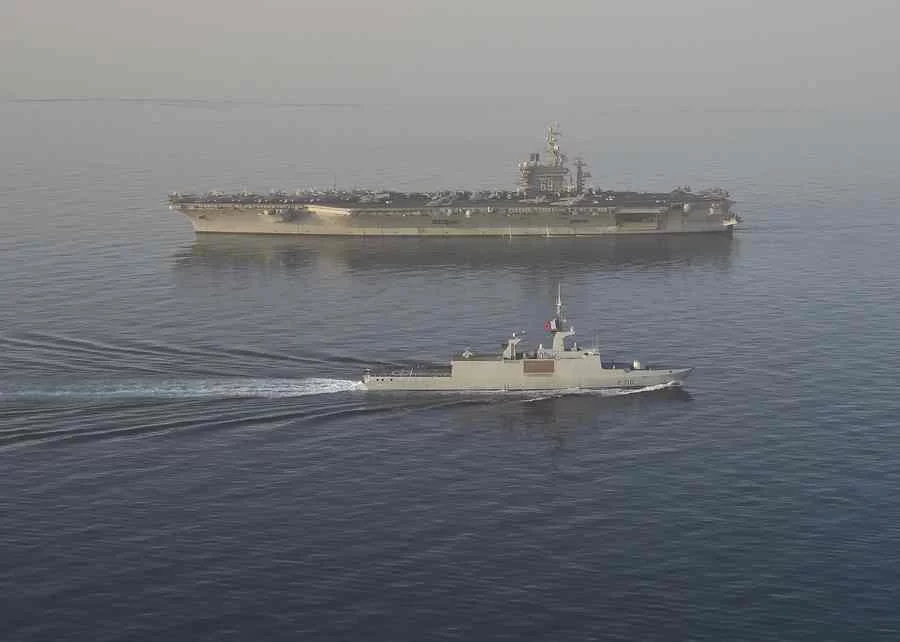 La frégate La Fayette et le porte-avions américain Eisenhower