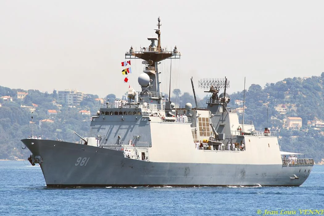 Arrivée à Toulon du destroyer Choi Young