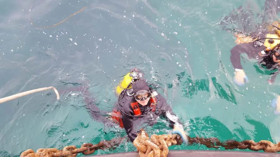 Des plongeurs de la base navale de Brest apportent leur soutien à la SNSM de Portsall