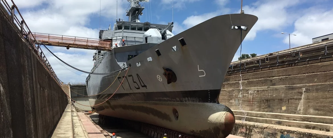 La frégate de surveillance Vendémiaire au bassin