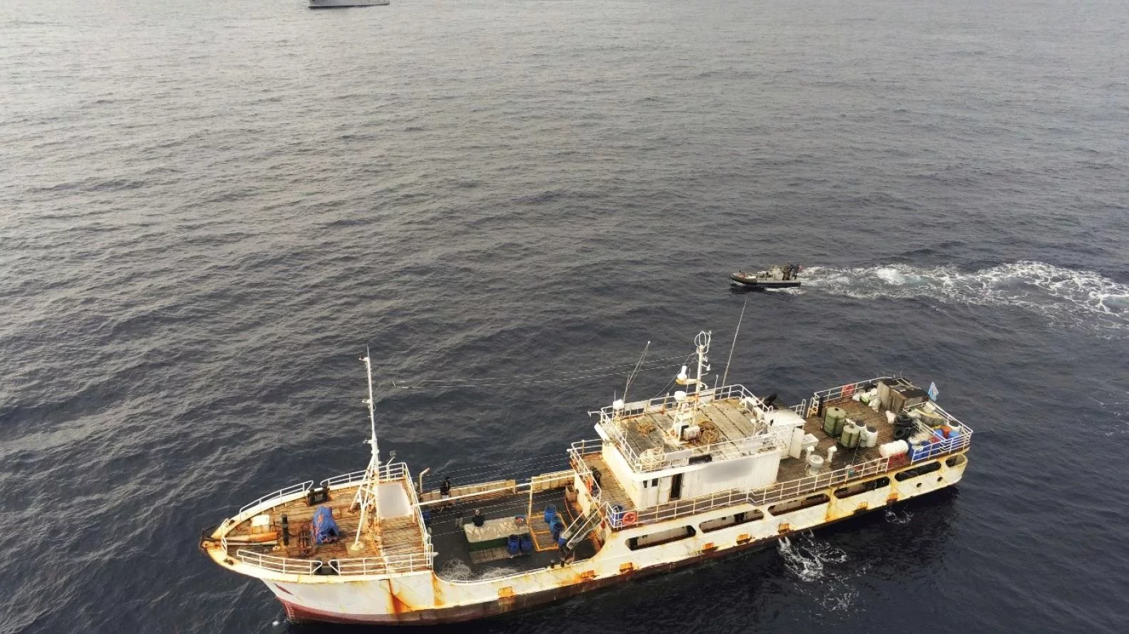 Contrôle d'un bateau de pêche dans le Pacifique Sud