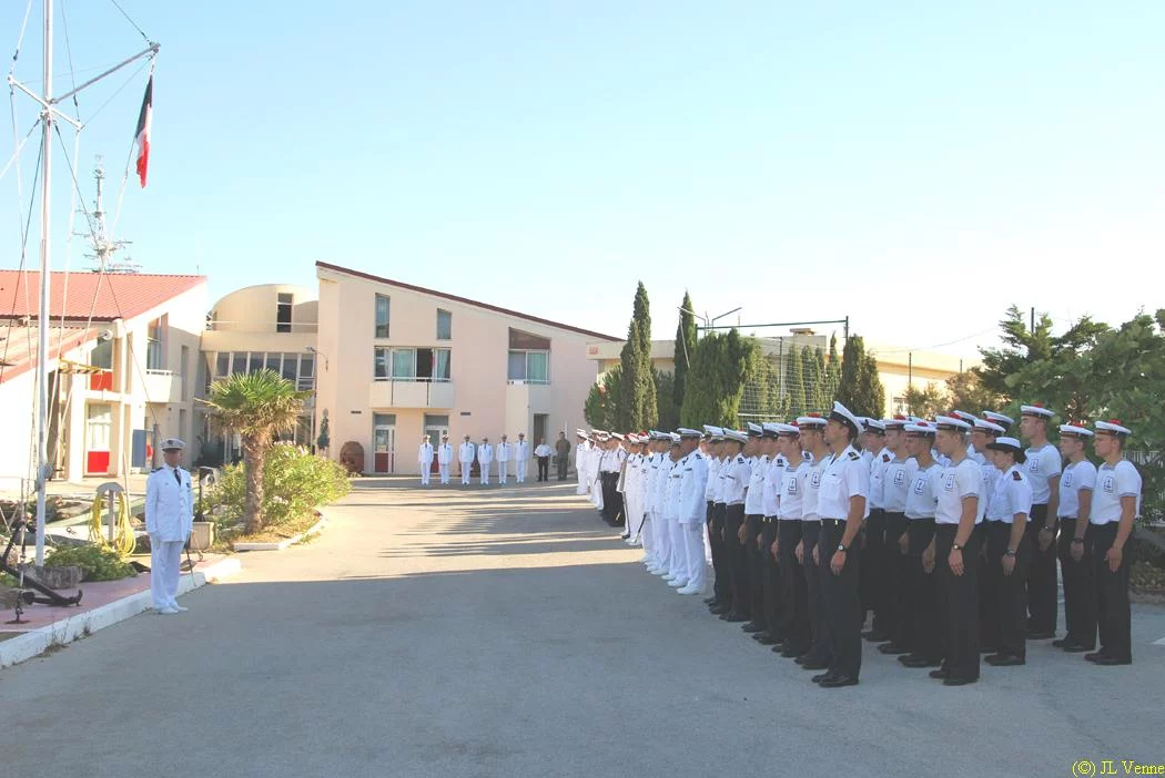 Le personnel rassemblé pour la cérémonie