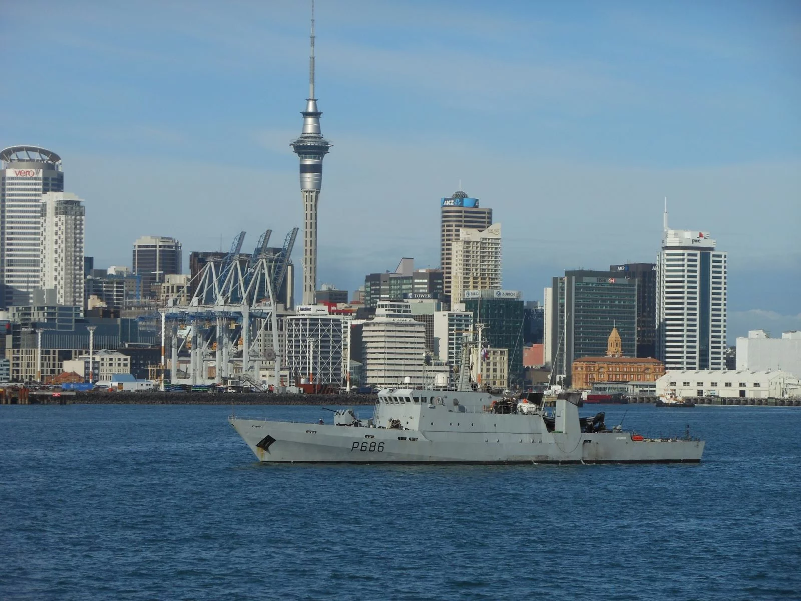 La Glorieuse devant Auckland