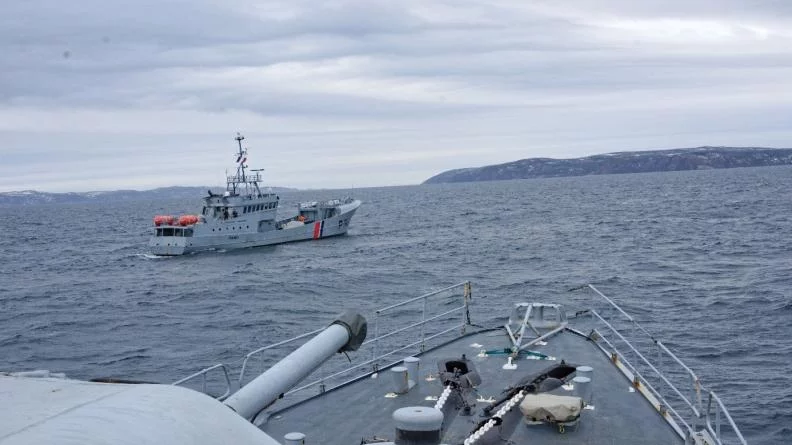 Le patrouilleur Fulmar s'entraîne avec le PM L'Her