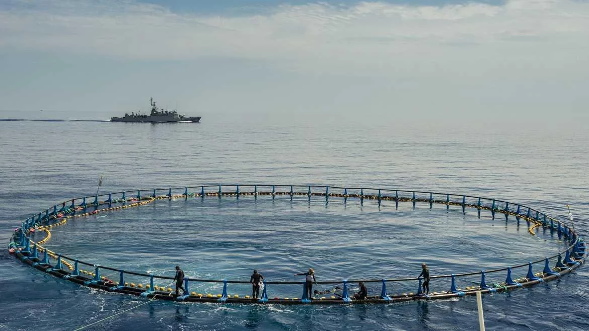 L’aviso Cdt Ducuing en mission en mission Thon Rouge