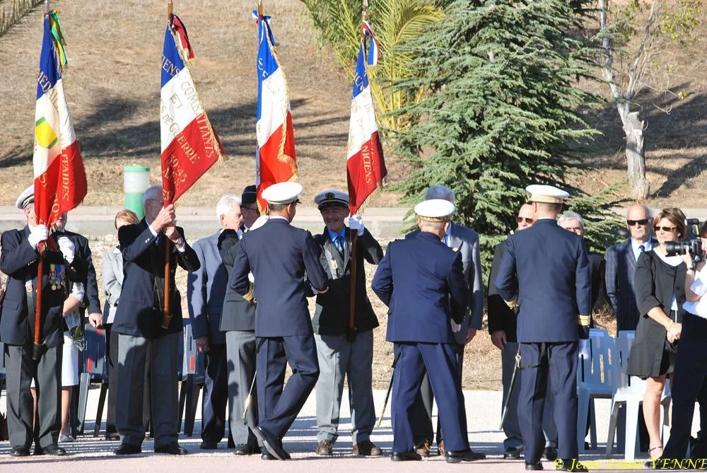 Présentation aux drapeaux du CIN Saint-Mandrier 