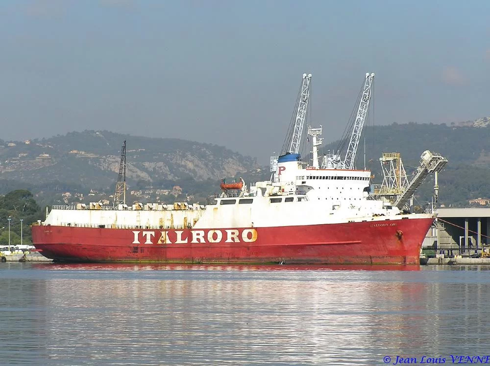 L'Ital Roro One dans le port de Brégaillon à La Seyne sur Mer