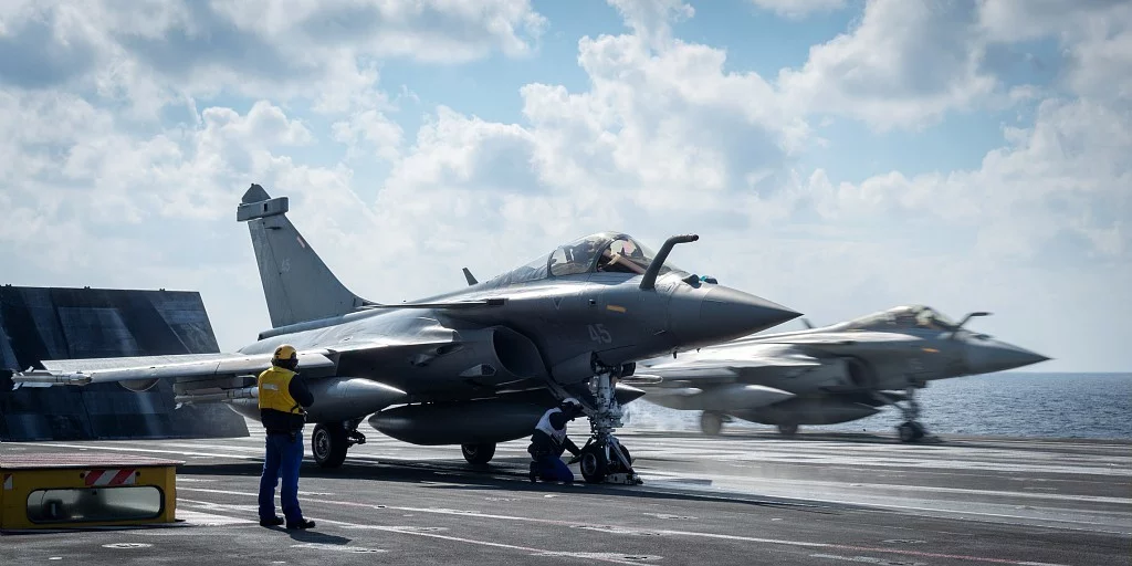 Des chasseurs Rafale Marine décollent du Charles de Gaulle