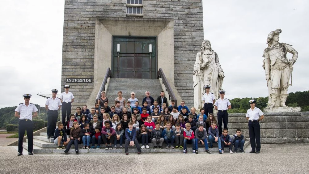 Les CM2 de Châteaulin en visite à l’École navale