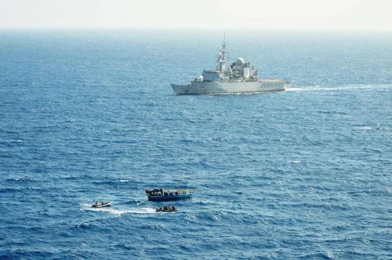 Le Floréal intercepte un bateau en pêche illégale