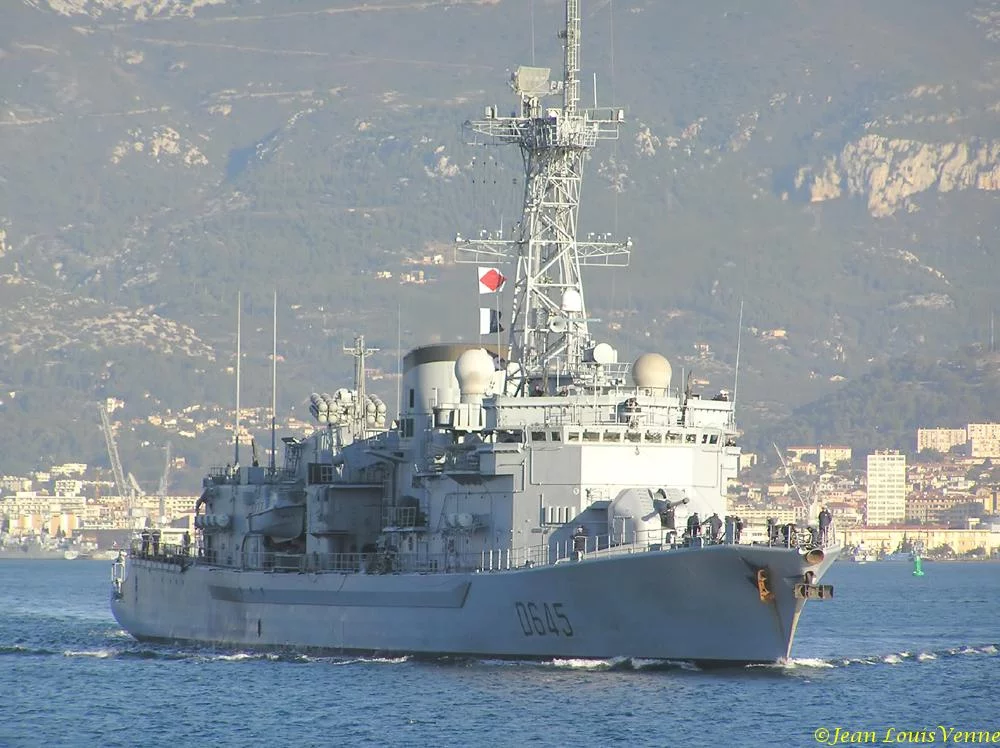 La frégate La Motte-Picquet quitte définitivement Toulon