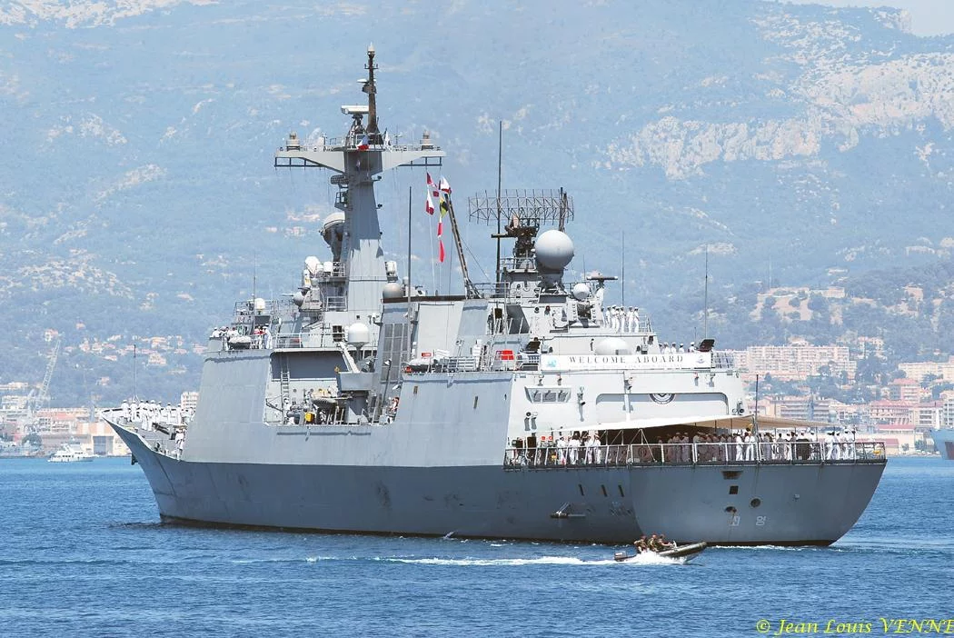 Arrivée à Toulon du destroyer Choi Young