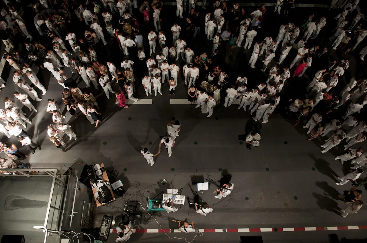 Pitons, massalés et concert : le Dixmude fait escale à l’île de la Réunion