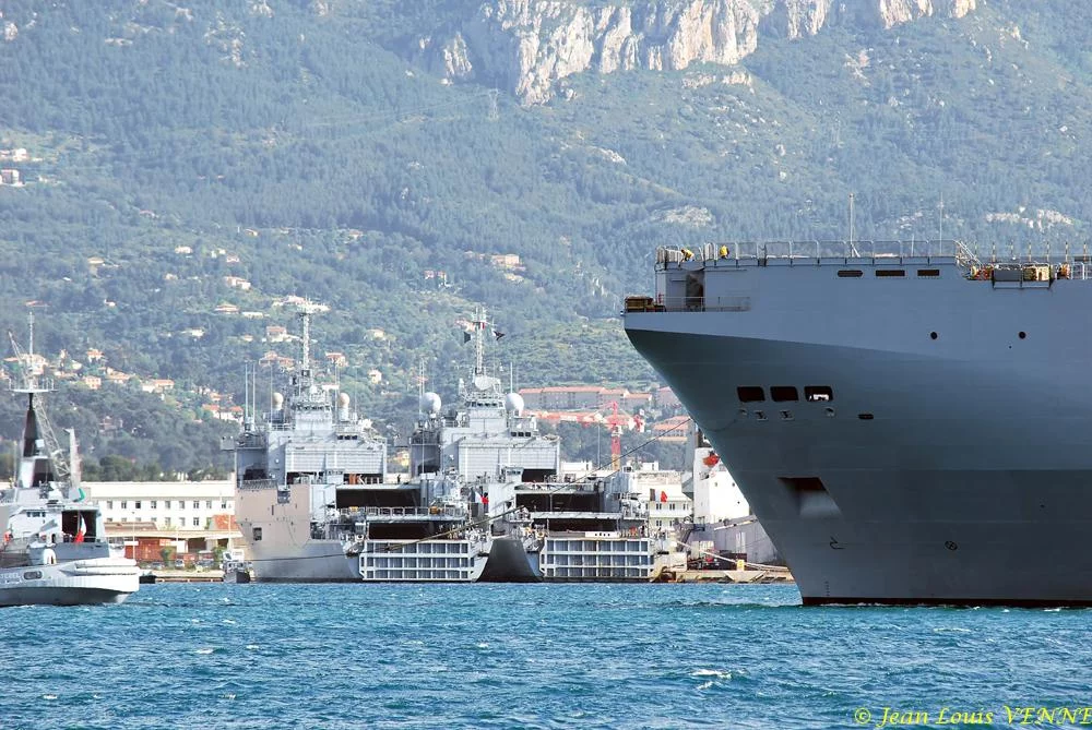 Le Tonnerre rentre à Toulon après une mission Corymbe
